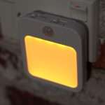 Luz ámbar con sensor de movimiento - PLUG-IN SUNSET - Imagen 2